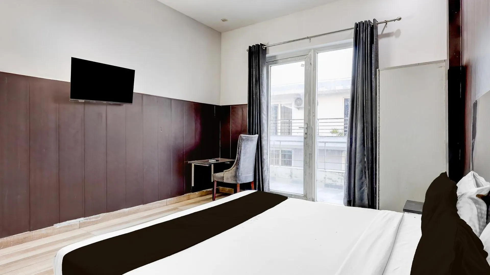 Hotel O Daffodils Inn Gurgaon