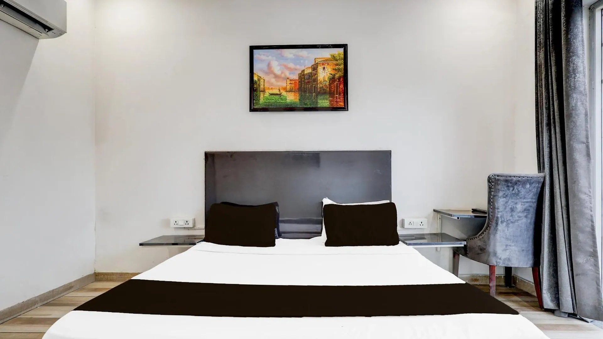Hotel O Daffodils Inn Gurgaon