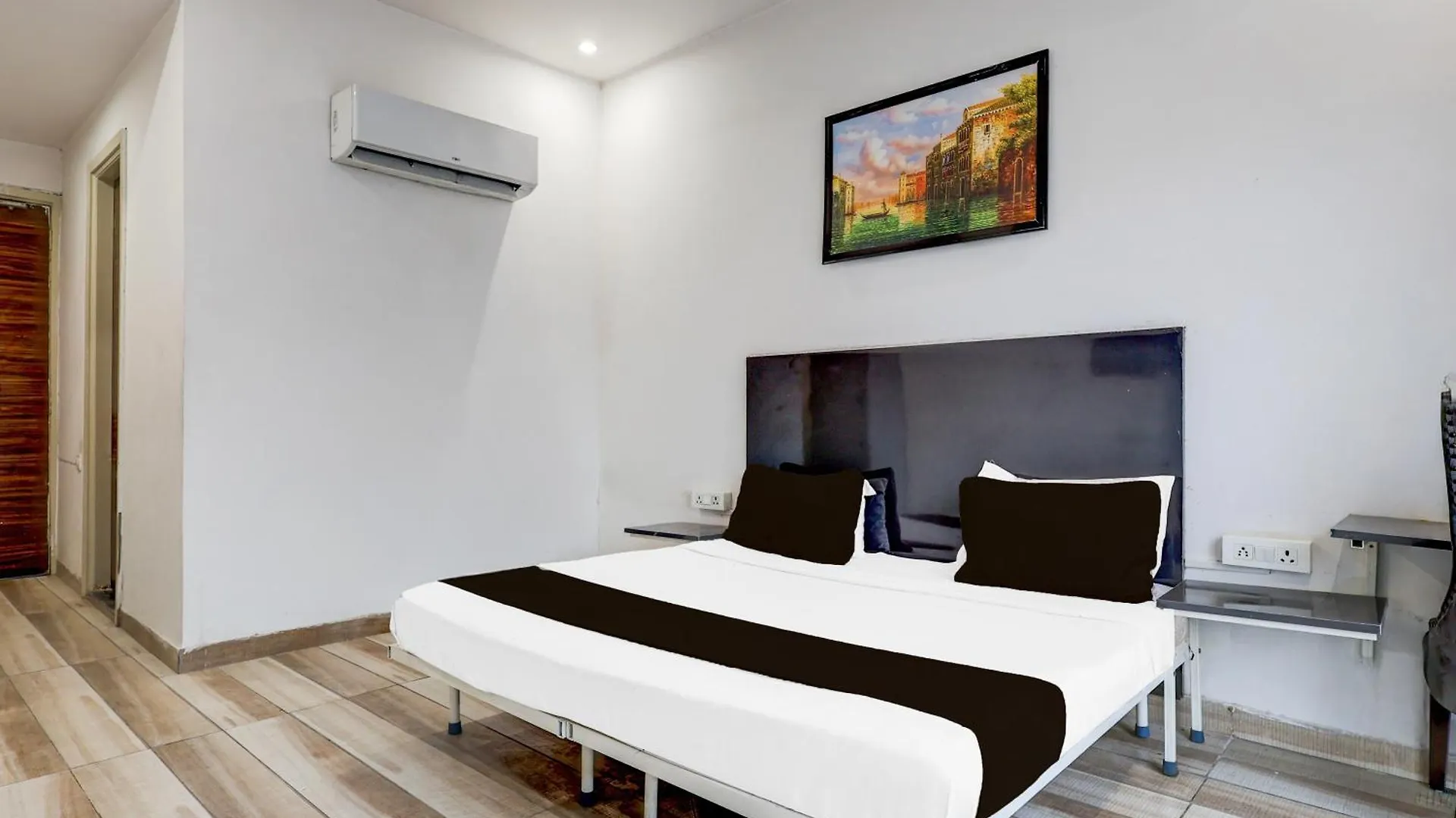 Hotel O Daffodils Inn Gurgaon