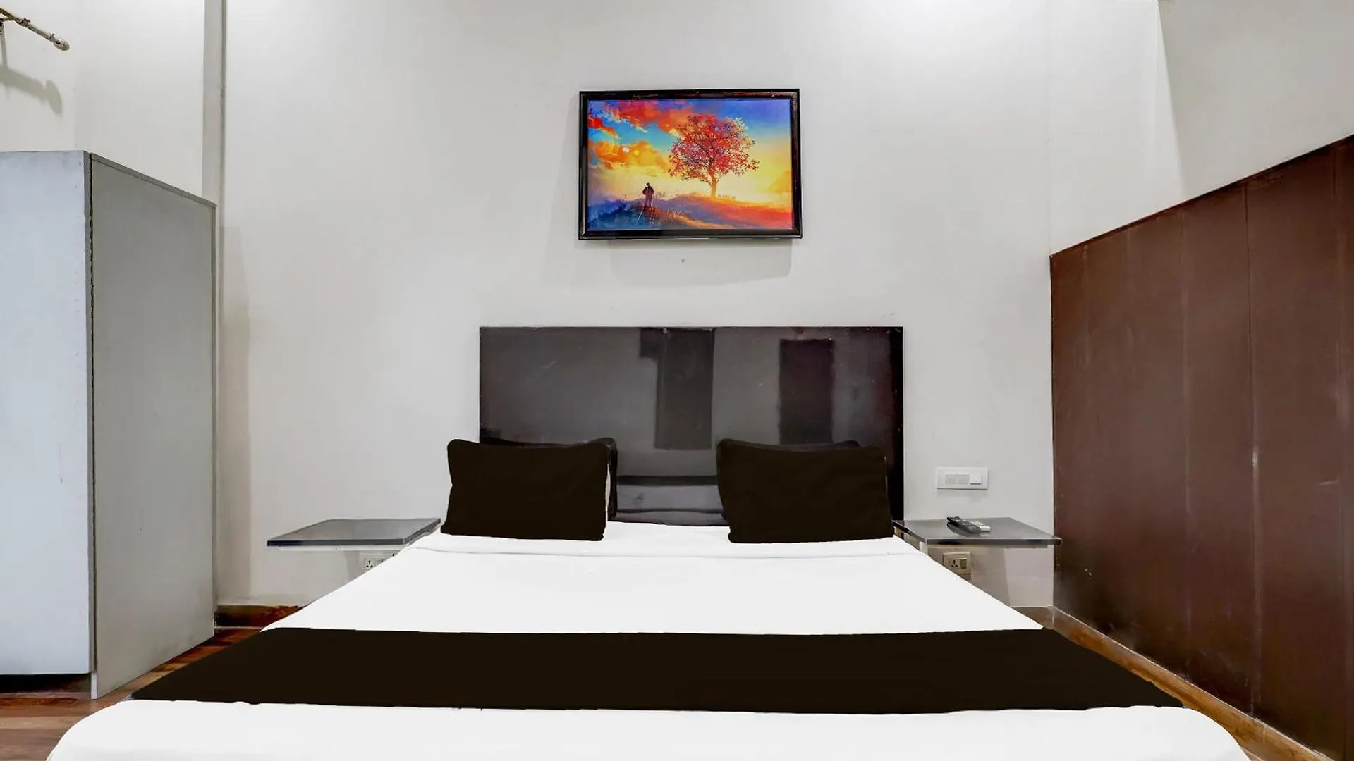 Hotel O Daffodils Inn Gurgaon